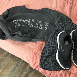 Vitality cropped sweatshirt medium